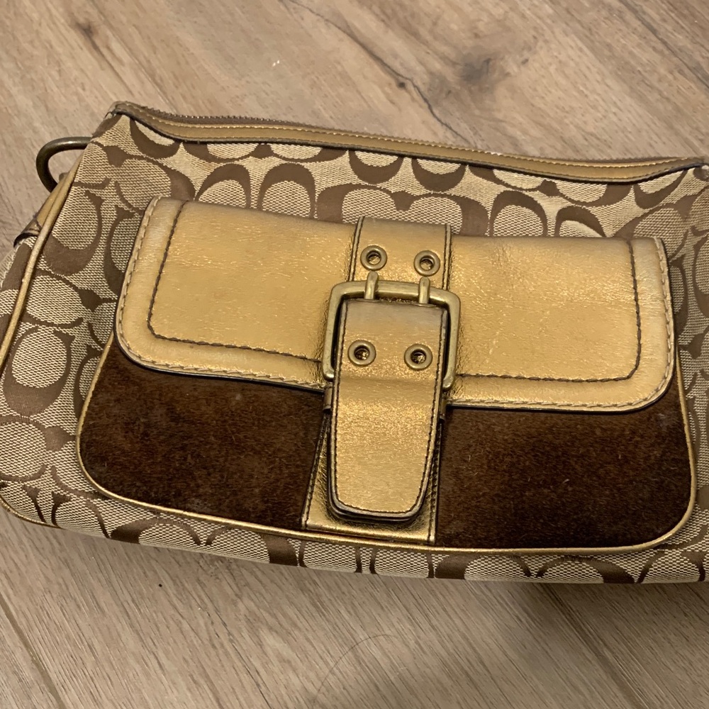 SALE❤️❤️❤️Coach Tan and Gold Shoulder Bag